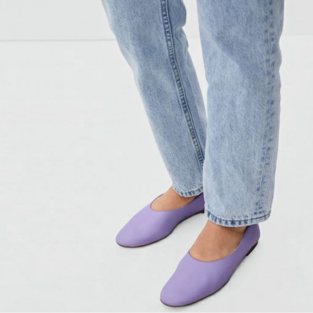 Everlane Italian leather Day Glove flat — lavender / purple. Retired color.